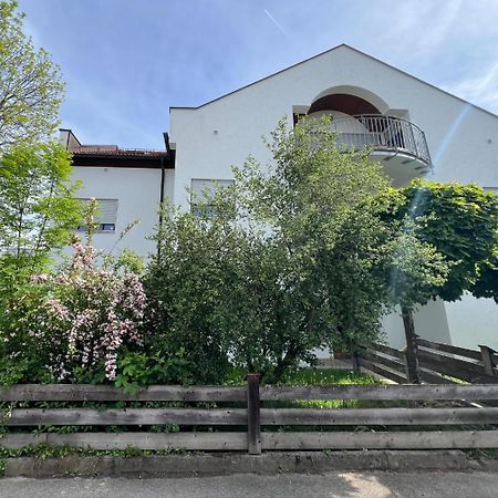 Palmen Apartment Direkt In Bad Aibling Bagian luar foto