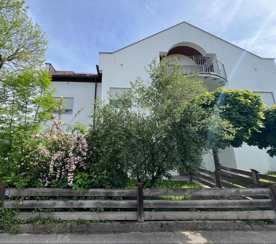 Palmen Apartment Direkt In Bad Aibling Bagian luar foto