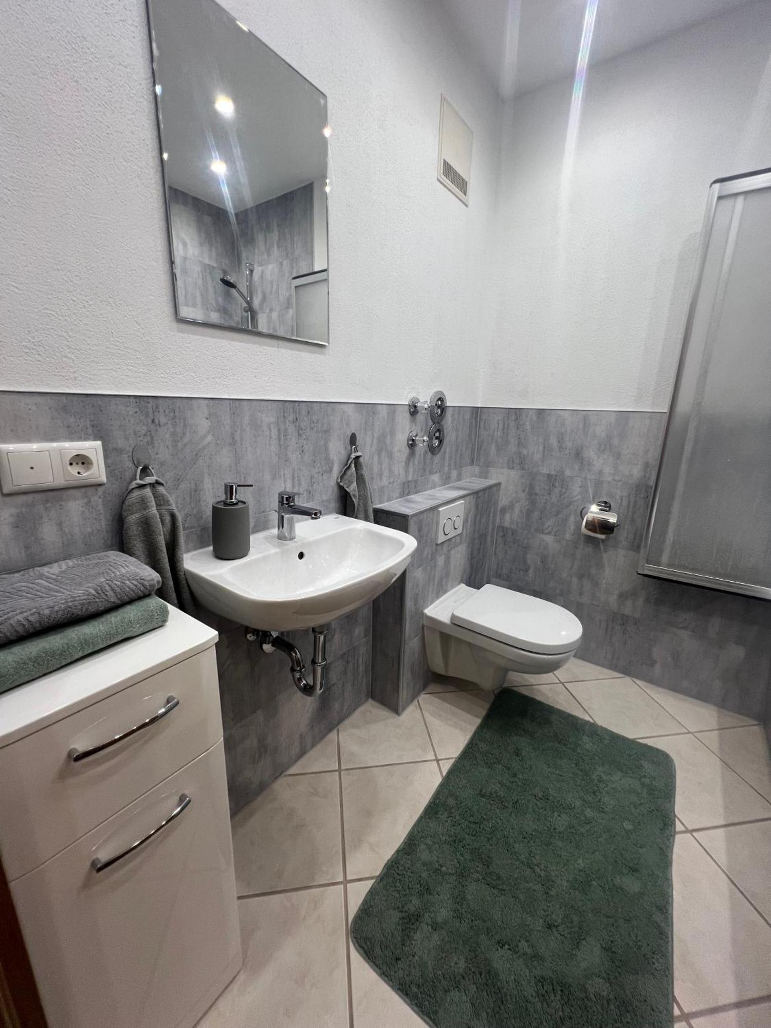 Palmen Apartment Direkt In Bad Aibling Bagian luar foto
